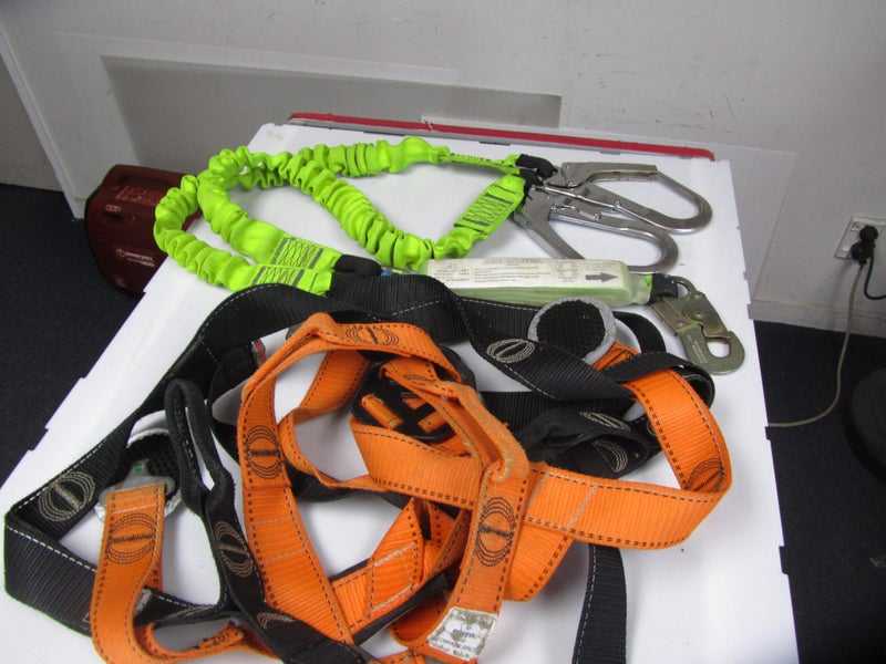 Roofing or climbing Harness with Lanyard Carousel 1