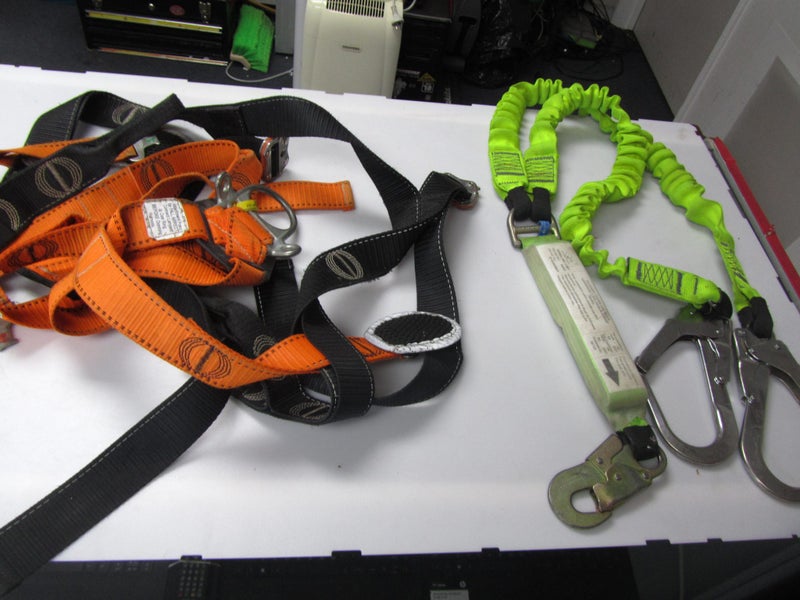 Roofing or climbing Harness with Lanyard Carousel 2