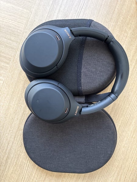 WH-1000xm4 head phones Carousel 1