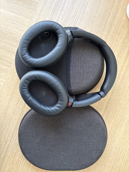 WH-1000xm4 head phones Carousel 2