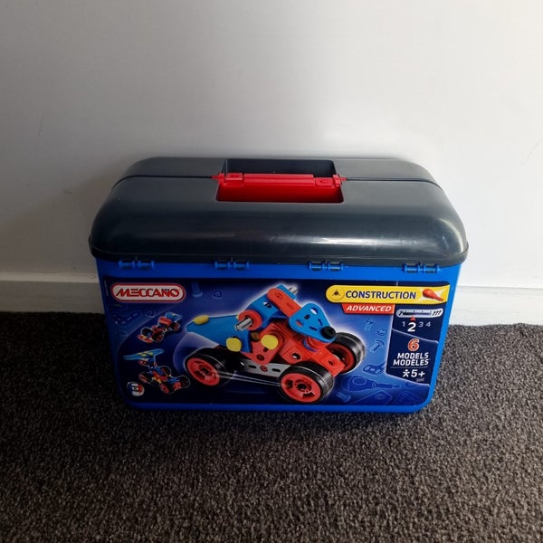 Box of meccano Carousel 1