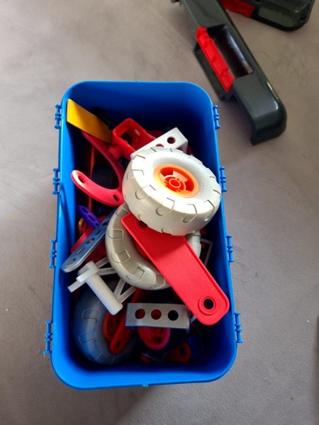 Box of meccano Carousel 2