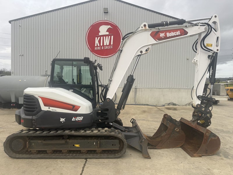 2022 BOBCAT E88R2 EXCAVATOR / 850 HOURS Carousel 1