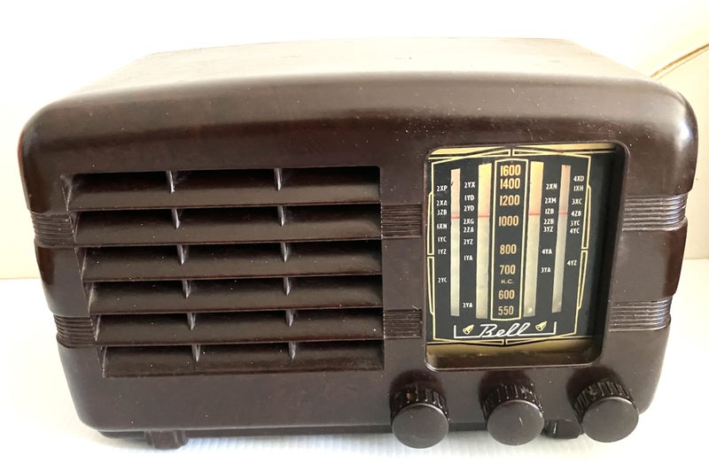 Bell Bakelite valve radio. Carousel 1