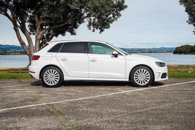 2015 Audi A3 E-tron63613187300481112