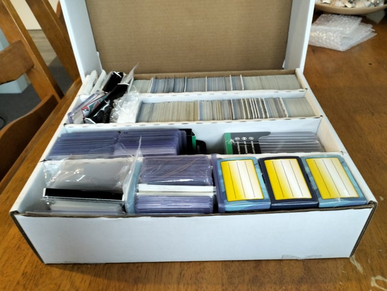HUGE BULK OF POKEMON CARDS (EST VALUE $650) Carousel 1