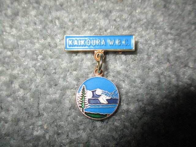 KAIKOURA BOWLING CLUB - BADGE, enamelled. Carousel 1