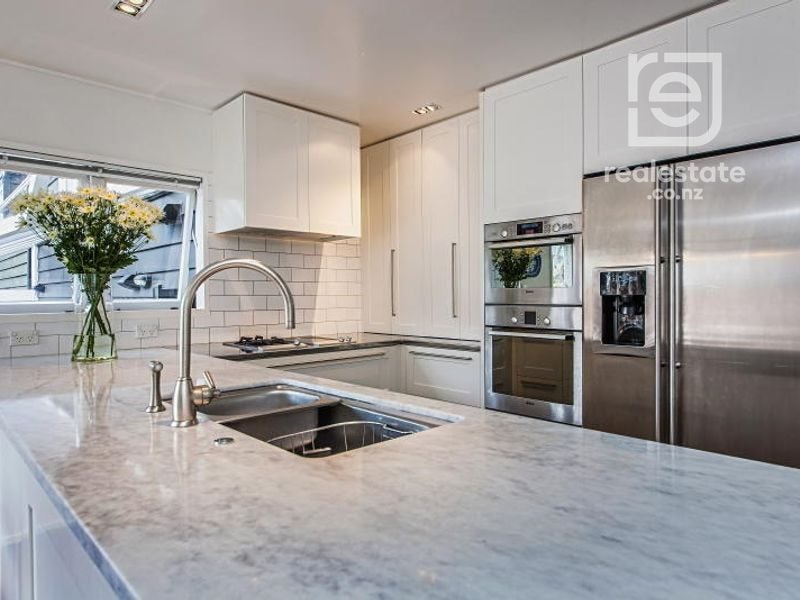 Epsom, 6+ bedrooms64470654970755114