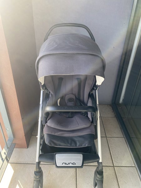 Nuna Mixx Stroller with foot muff and rain cover Carousel 2