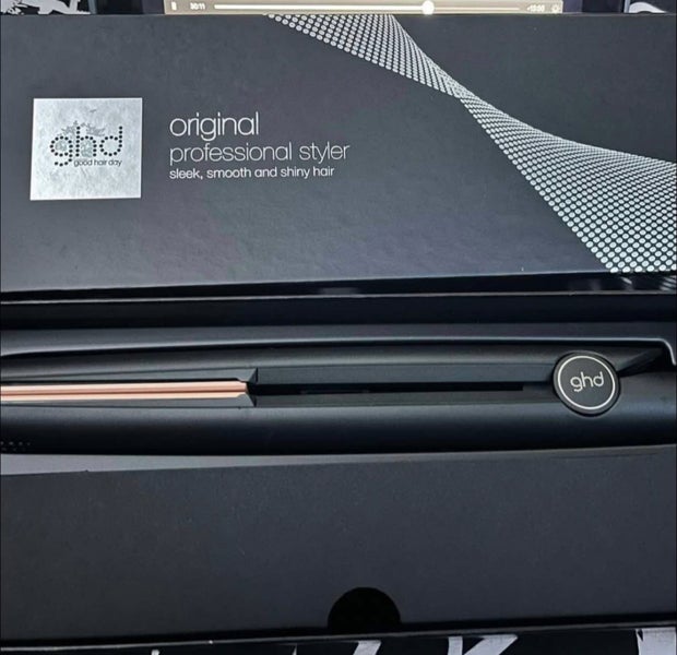 Original IV GHD Styler & free GHD heat protectant. Carousel 7