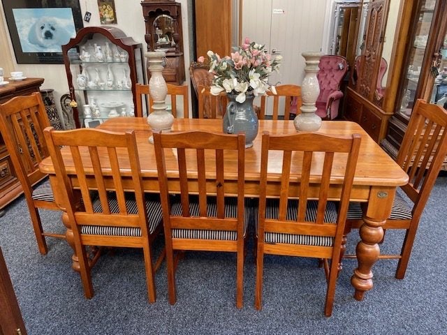 Stunning 8 seater Woodpeckers Recycled Rimu Dining Suite63616209704194111
