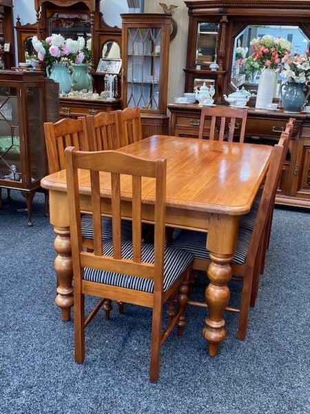 Stunning 8 seater Woodpeckers Recycled Rimu Dining Suite63616209704194113