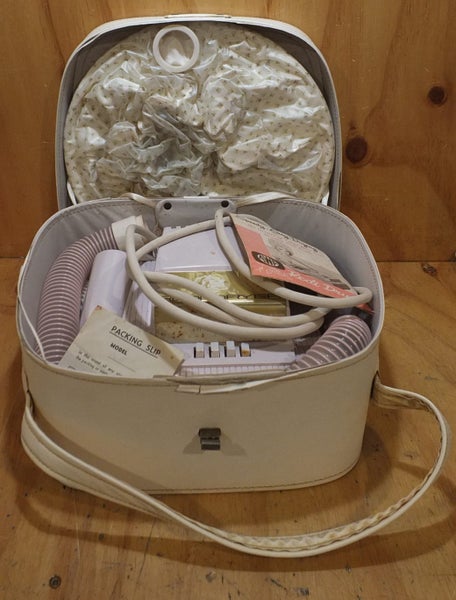VINTAGE RETRO PINK AWA REDI DRYER HAIR DRYER IN CARRY CASE Carousel 1