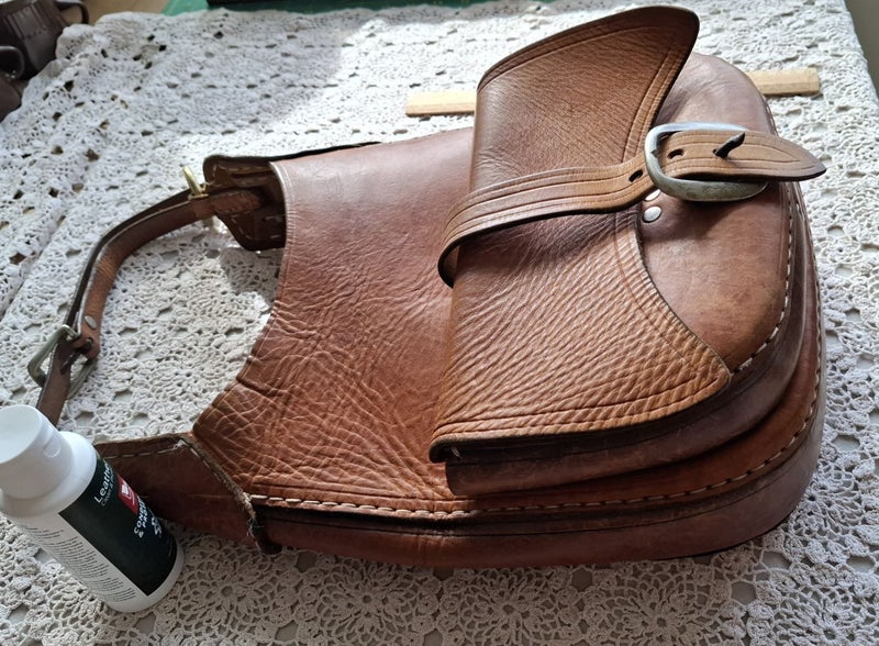 Large, thick and sturdy tan leather bag - shouts style63615578898177113
