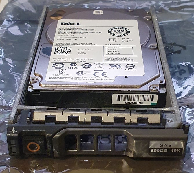 DELL SAS 6Gbps 600GB 10K HDD 2.5 Carousel 1