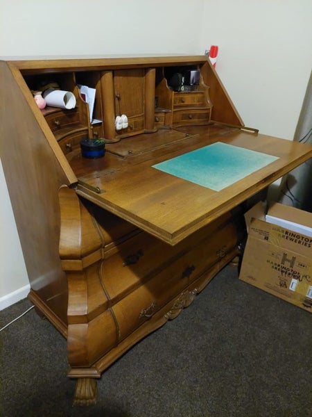 Desk Carousel 1