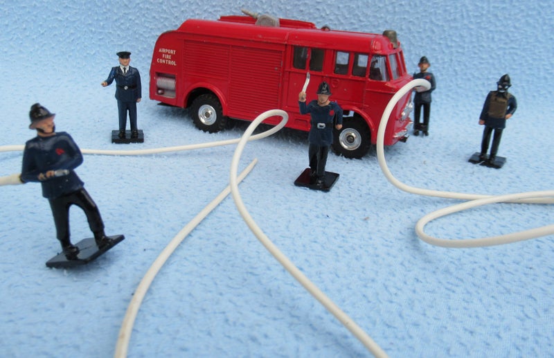 Dinky toys Fire Engine & firemen Carousel 1
