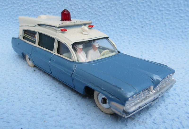 Dinky Toys Superior Criterion Ambulance Carousel 1