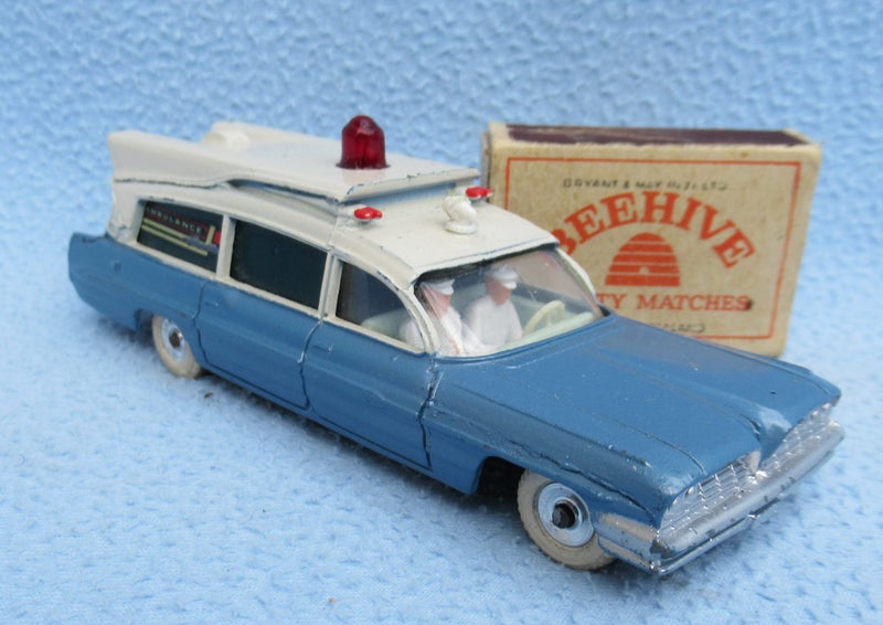 Dinky Toys Superior Criterion Ambulance Carousel 2