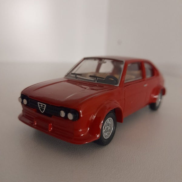 ALFA ROMEO ALFASUD 1:43 SCALE Carousel 1