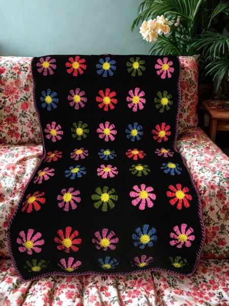 Retro Daisy floral throw Carousel 1