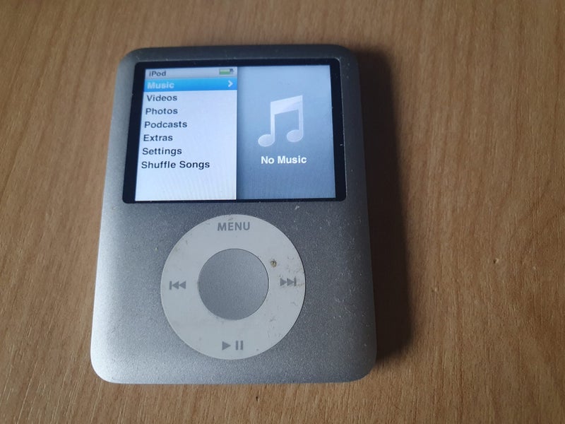 iPod Nano 3rd Gen 4gb Carousel 1