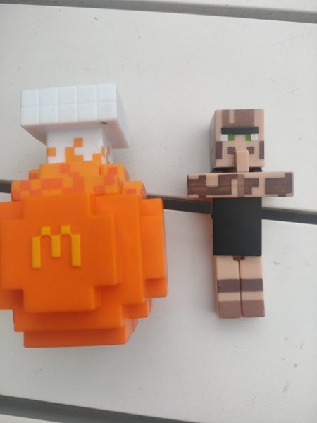 Minecraft McDonald's toys: wolf, fries and figurine Carousel 1