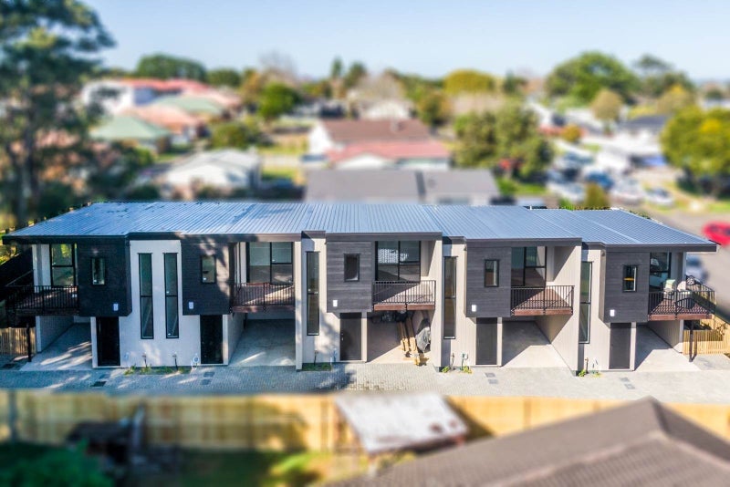 Double-Level Delight – Contemporary Comfort in...63614641289217112