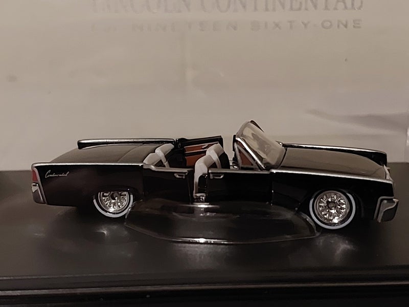 HOT WHEELS RLC EXCLUSIVE '61 LINCOLN CONTINENTAL (Inner Box Is Sealed) Carousel 2