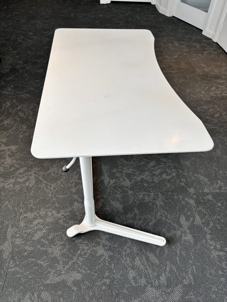 Adjustable Height Computer Desk – White with Rear Wheels – Good Condition Carousel 4