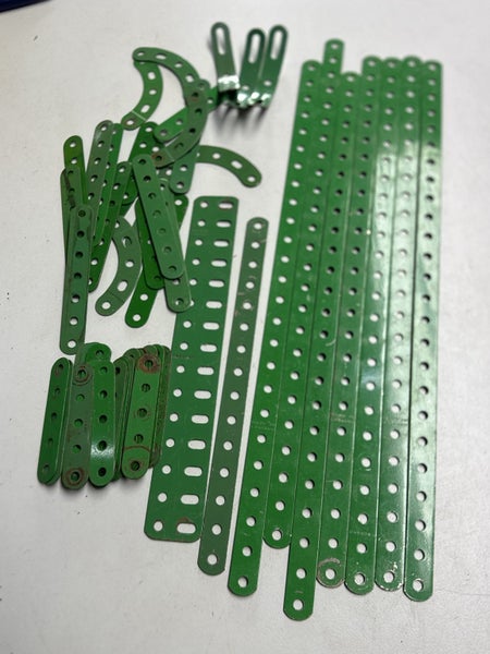 Meccano Assorted Light Green Parts - Qty Carousel 1