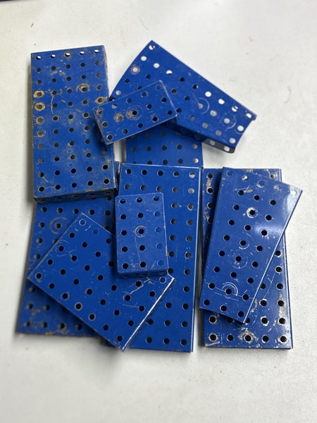 Meccano Assorted Flanged Plates Blue x 10 Carousel 1