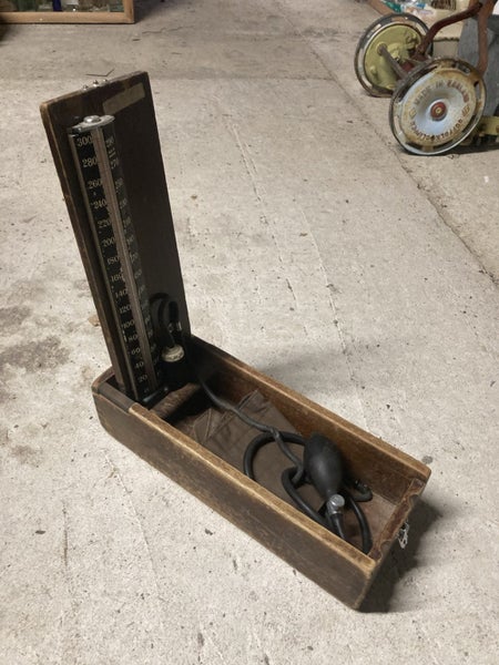 Antique blood pressue gauge in wooden box Carousel 1