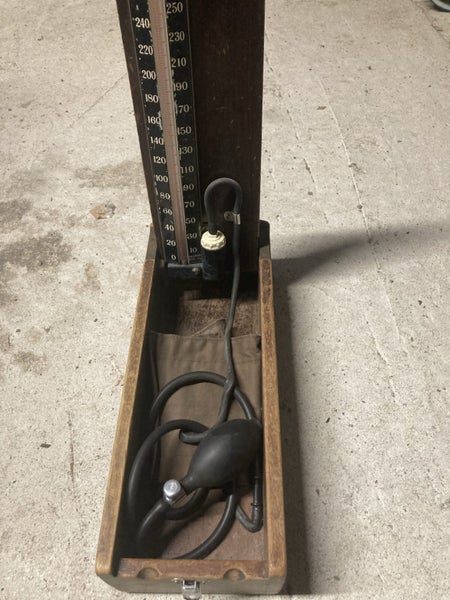 Antique blood pressue gauge in wooden box Carousel 2