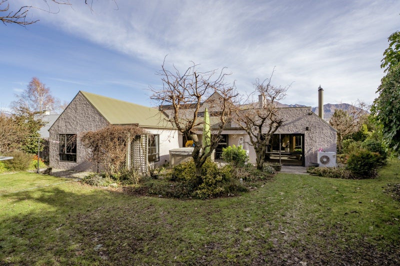Image 2 of 20
