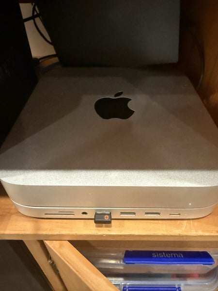 Mac Mini M2 16GB Ram 256GB SSD + Satechi stand Carousel 1