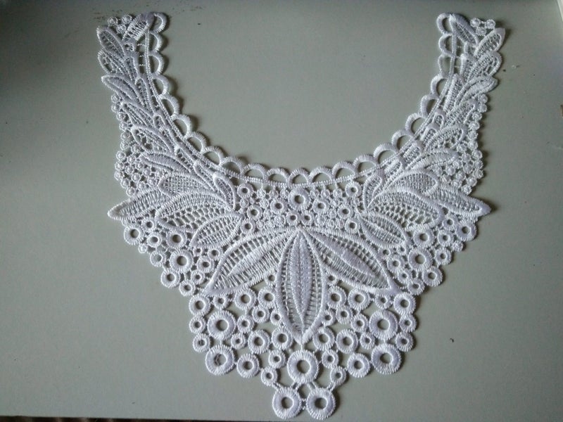 Collar Motifs Carousel 20