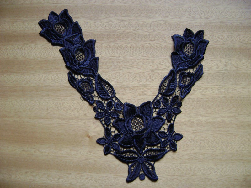 Collar Motifs Carousel 2