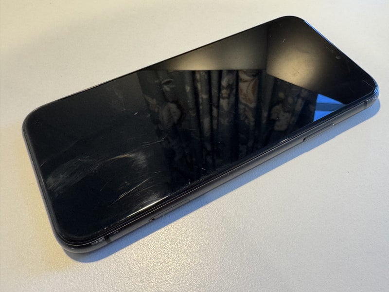 iPhone 11 64gb Black Carousel 2