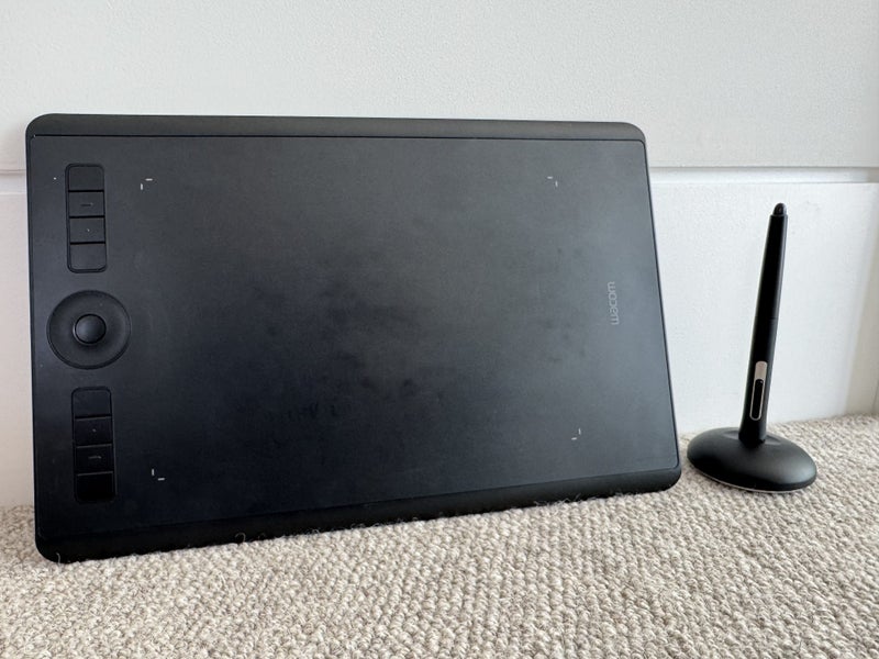 Wacom Intuos Pro - Medium - with pen Carousel 1