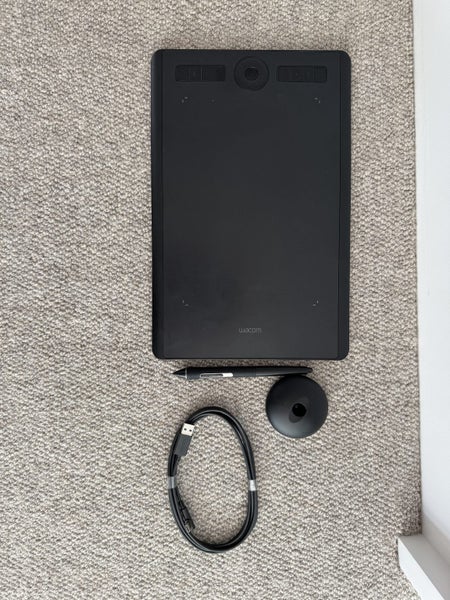 Wacom Intuos Pro - Medium - with pen Carousel 2