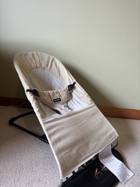 BabyBjorn bouncer Carousel 1