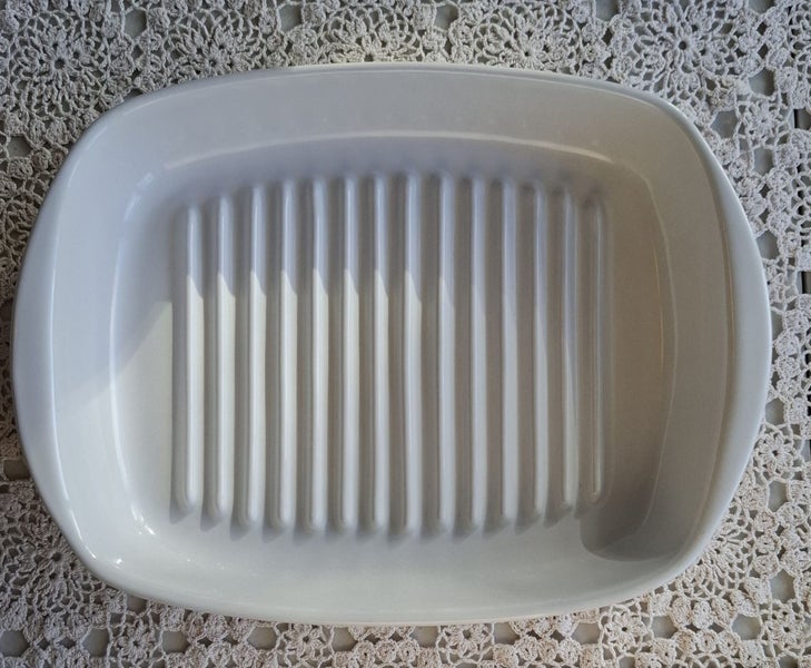 Plain white baker with ridges Carousel 1