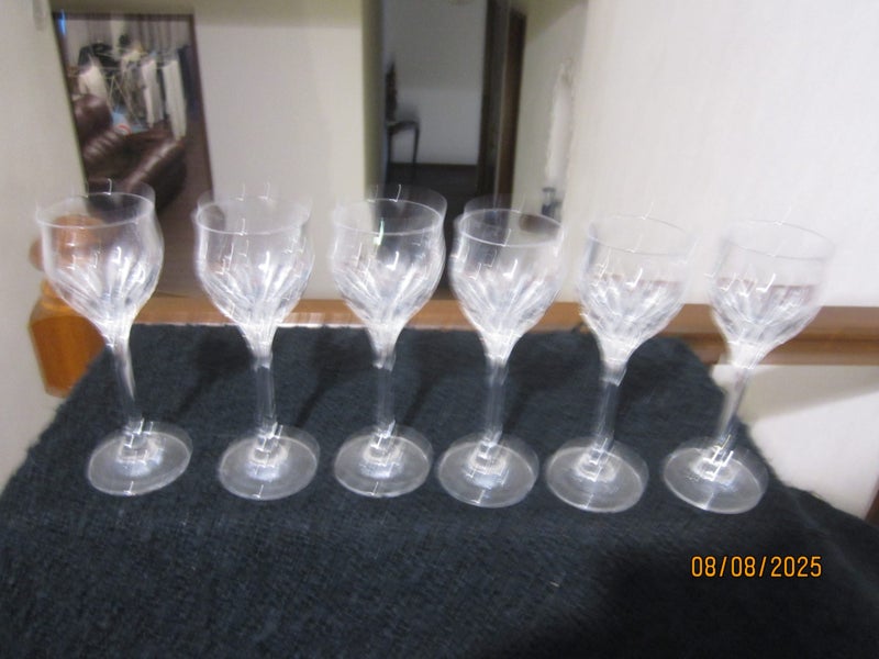 Crystalex "Simone" wine Glasses x Six Carousel 1