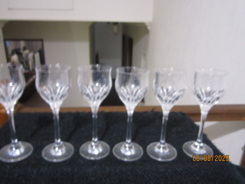 Crystalex "Simone" wine Glasses x Six Carousel 4