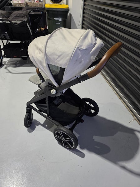 Nuna single seater pram Carousel 2