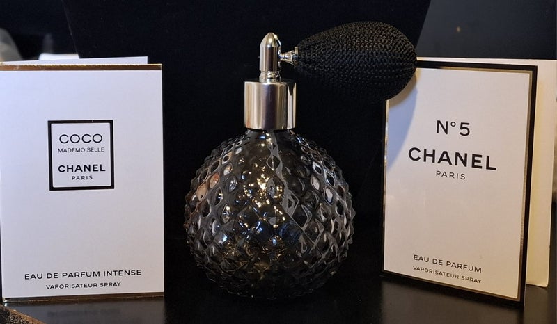 $1R: Vintage Style Glass Perfume Bottle + 2 Chanel Samples Carousel 2