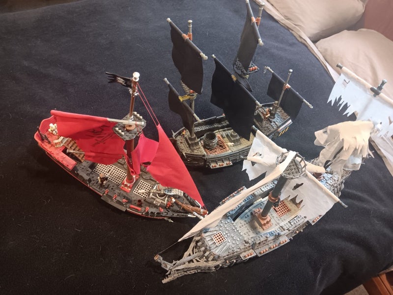 Three large megabloks ships Carousel 1