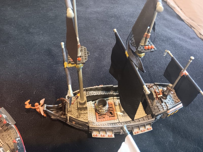 Three large megabloks ships Carousel 6