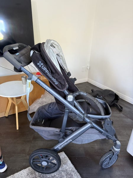 Uppa Baby Pram with extra Bassinet Carousel 1